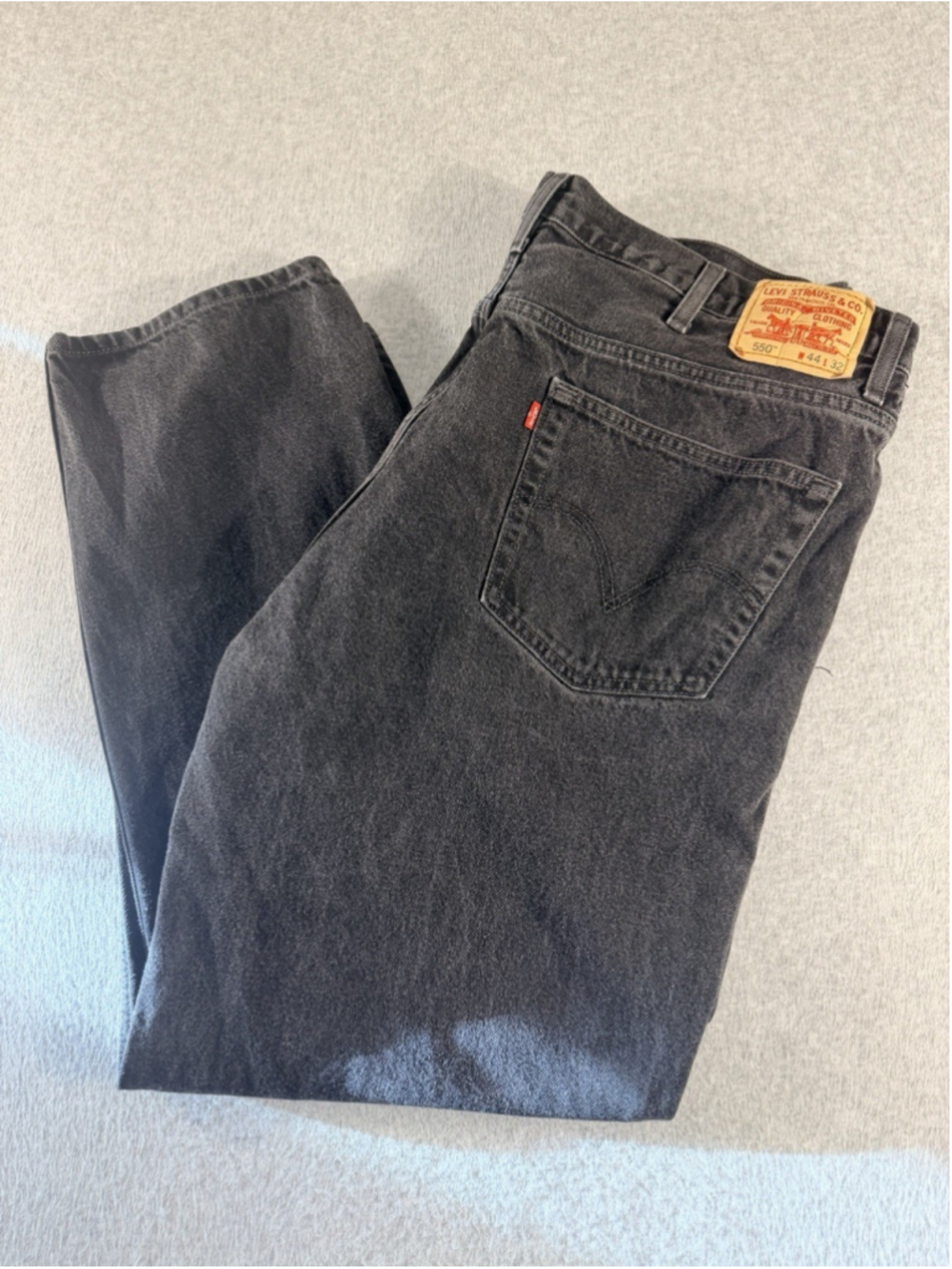 Levi’s 550 Jeans Mens 44x32 Black Relaxed Fit Denim Faded USA Classic